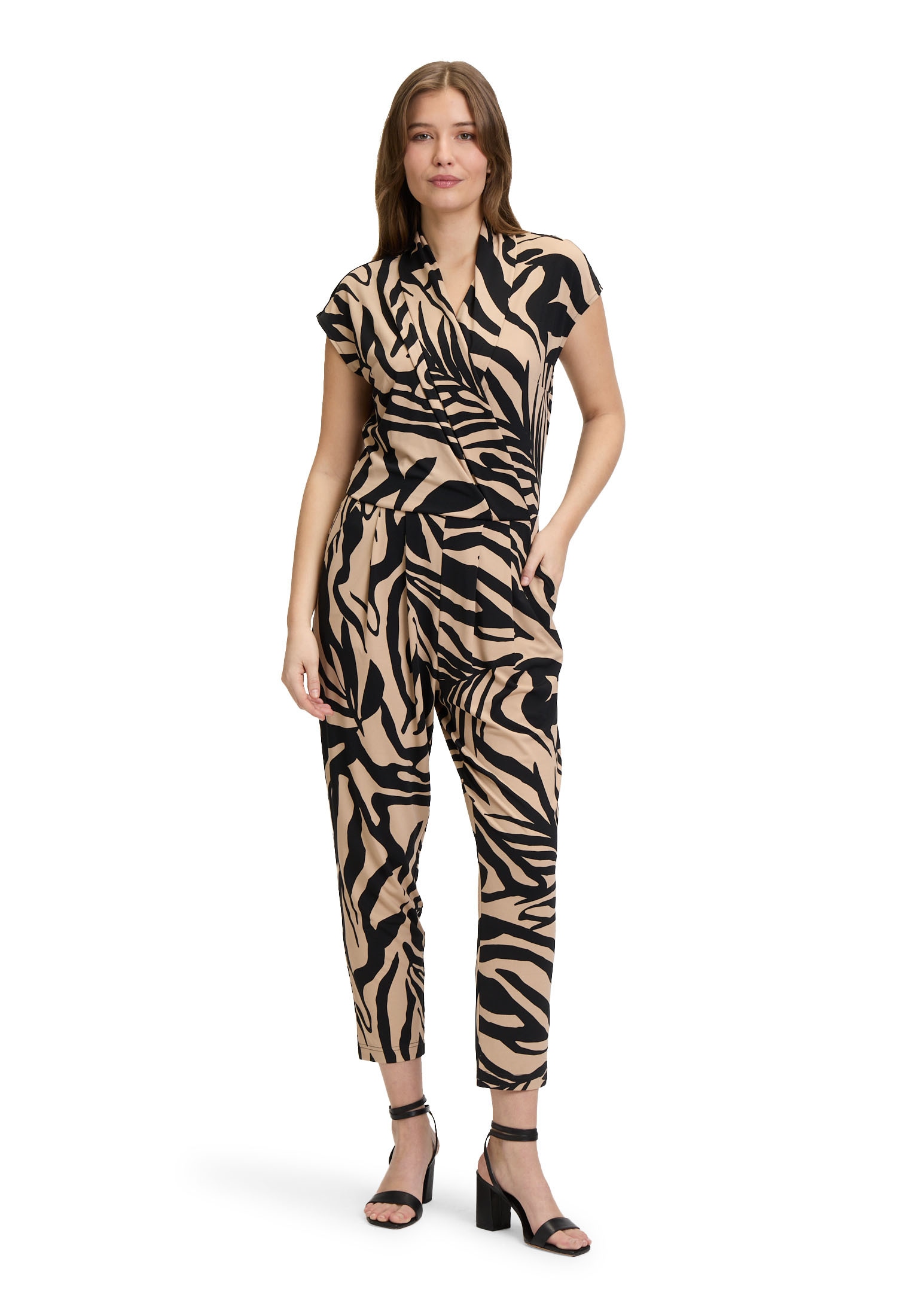 Overall BETTY BARCLAY "Damen mit Eingrifftaschen", Damen, Gr. 48, Normalgrößen, schwarz (schwarz, beige), Jersey, Obermaterial: 95% Polyester, 5% Elasthan, figurumspielend, Overalls Overall, Form