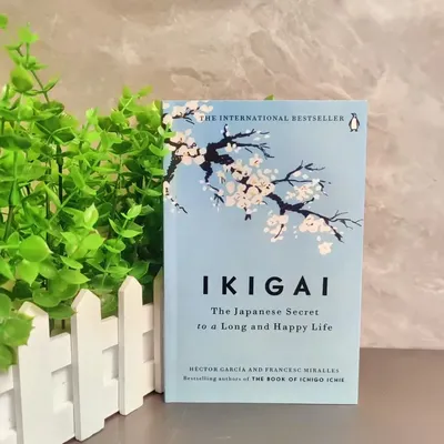 IKIGAI Die japanische Geheimphilosophie für eine glückliche Gesundheit von Hector Garcia Book Image