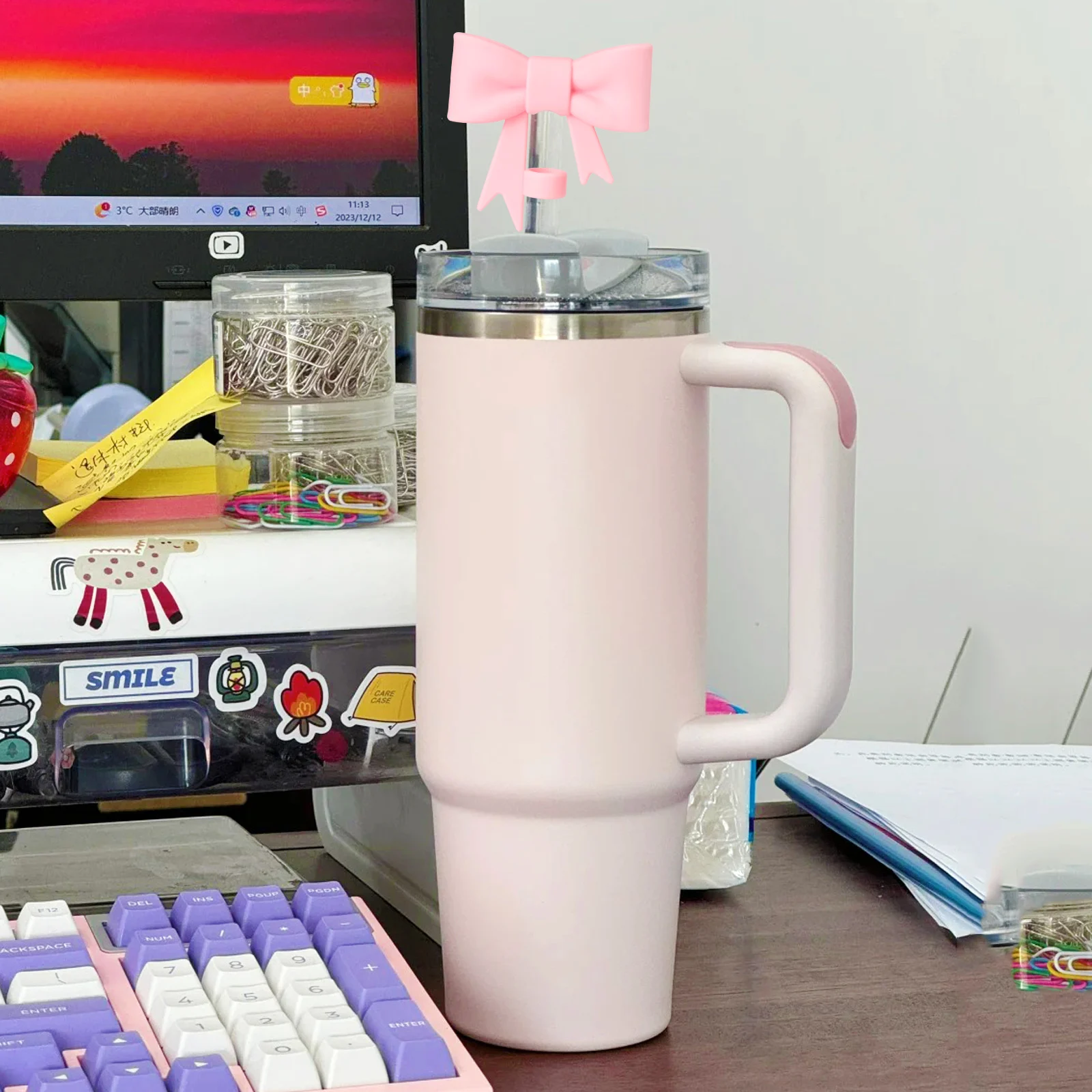 1 klassischer rosa runder Strohhalmbezug, Kappe, kompatibel mit Stanley 30- und 40-Unzen-Trommelbechern, süße wiederverwendbare Silikon-Strohhalmspitze Image