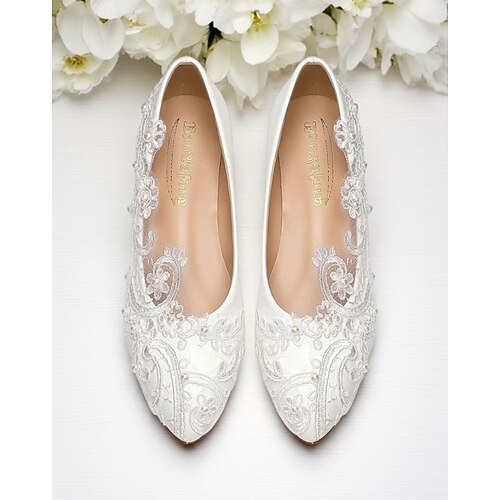 Elegante Braut-Ballerinas aus Spitze mit Perlenverzierung – bequeme Hochzeitsschuhe für Garten-, traditionelle und intime Zeremonien Image