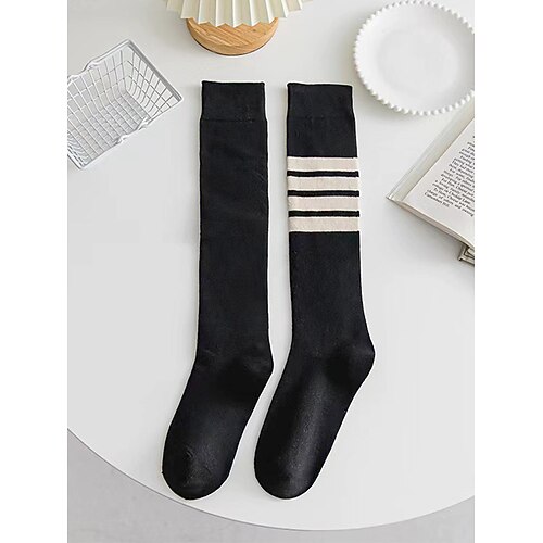 Kniehohe, asymmetrisch gestreifte Damensocken – sportliche, über die Wade reichende Baumwollsocken für Schuluniformen für Schüler, Abschlussfeiern, Cheerleading und den Alltag Image