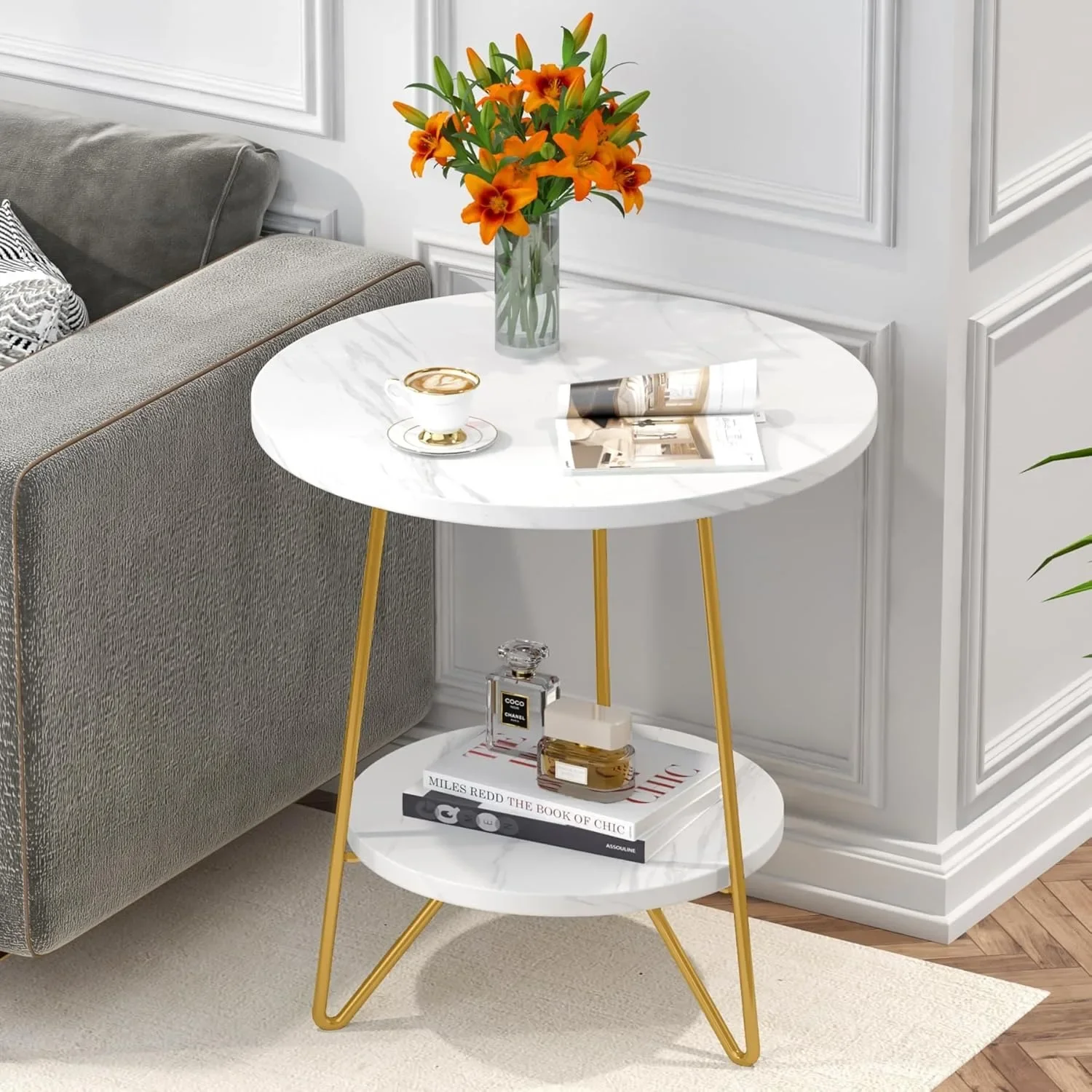 Beistelltisch aus Kunstmarmor, 2-stufiger runder Beistelltisch mit Regalen, Nachttisch, kleiner Couchtisch mit Akzent, Weiß und Gold