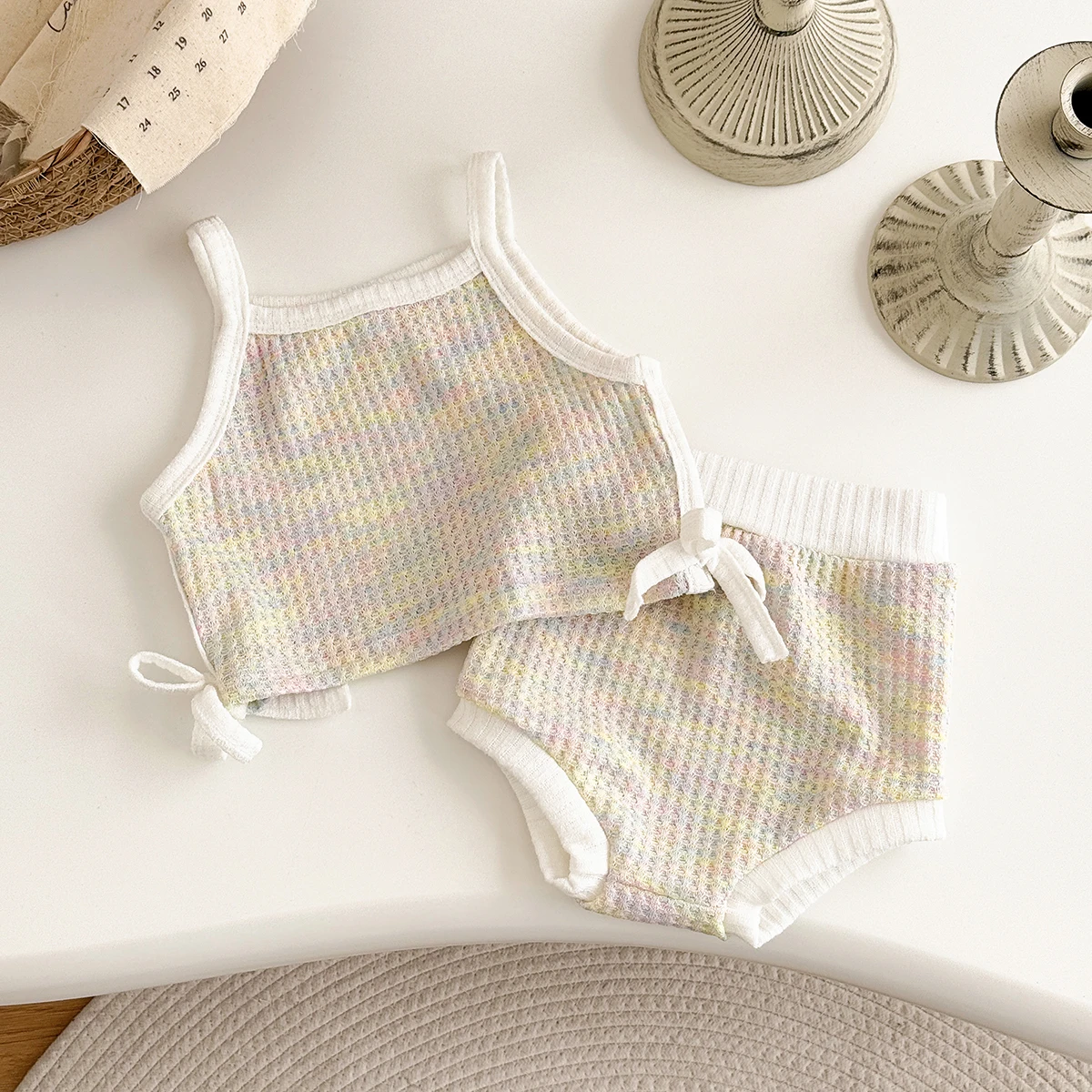 2 Teile/satz Neugeborenen Baby, Kleinkind Kleidung Bogen Bunte Hosenträger Top + Casual Dreieckige Strand Shorts Baby Mädchen Baby Sommer Outfit set Image