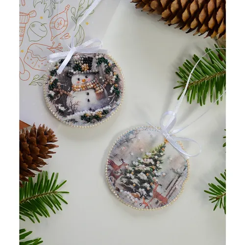 Kit broderie perle suspension ""bonhomme de neige et sapin"", recto et verso