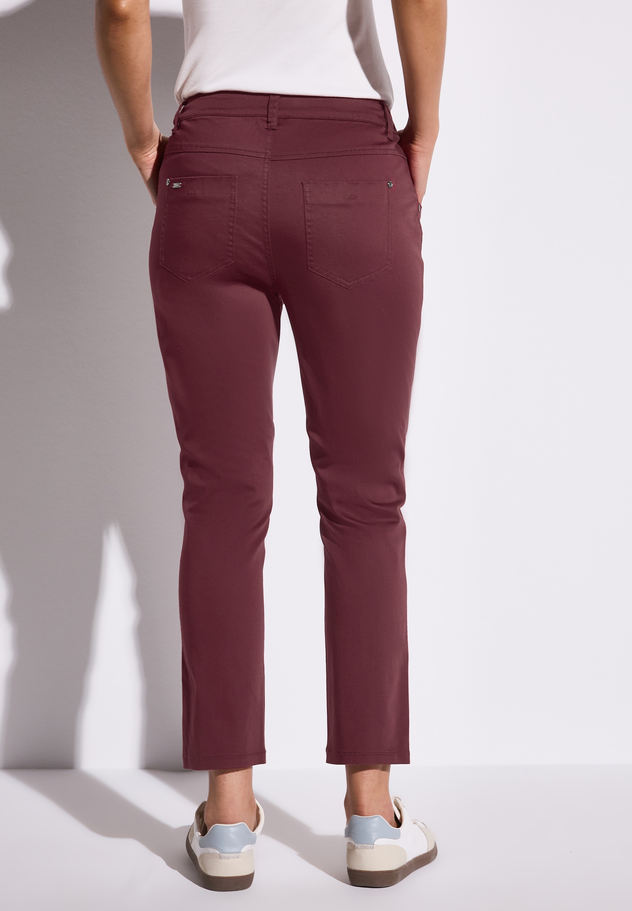 7/8-Hose STREET ONE, Damen, Gr. 46, Länge 26, rot (schwarz cherry rot), Web, 97% Baumwolle, 3% Elasthan, unifarben mit Farbeinsatz, comfort fit 7/8-Länge, Hosen 7/8-Hose, 4-Pocket Style