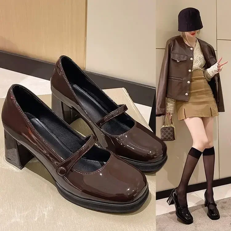 Comemore Sommer Neue Patent Leder Braun Schuhe Vintage Dicke High Heels Schuhe Frauen Frau Karree Chunky Heels 2025, schwarz