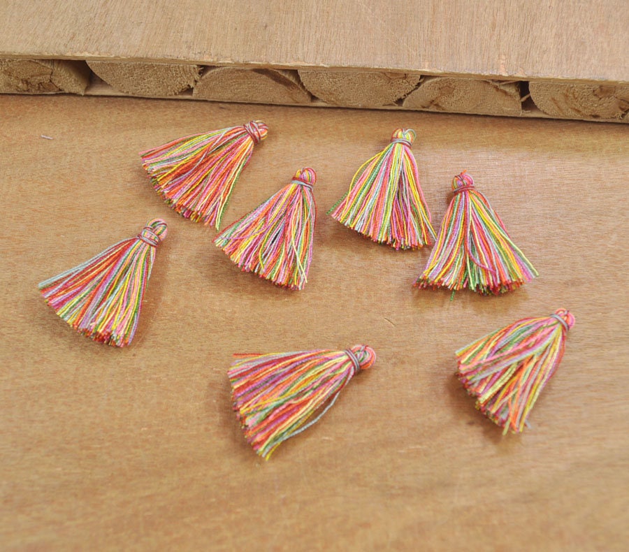 "Mini nappe arcobaleno, 50 pezzi di nappe in cotone da 1,18\" (30 mm), piccole nappe corte, nappe fatte a mano, nappe artigianali, ciondoli con nappe --"