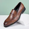 2025 Neue Freizeitschuhe aus Leder für Herren, Business, formelle Freizeit-Loafer, rutschfeste, verschleißfeste Herrenschuhe, Büro, britischer Stil, Jugend-Abschlussfeier, faule Slip-On-Beanie-Schuhe,