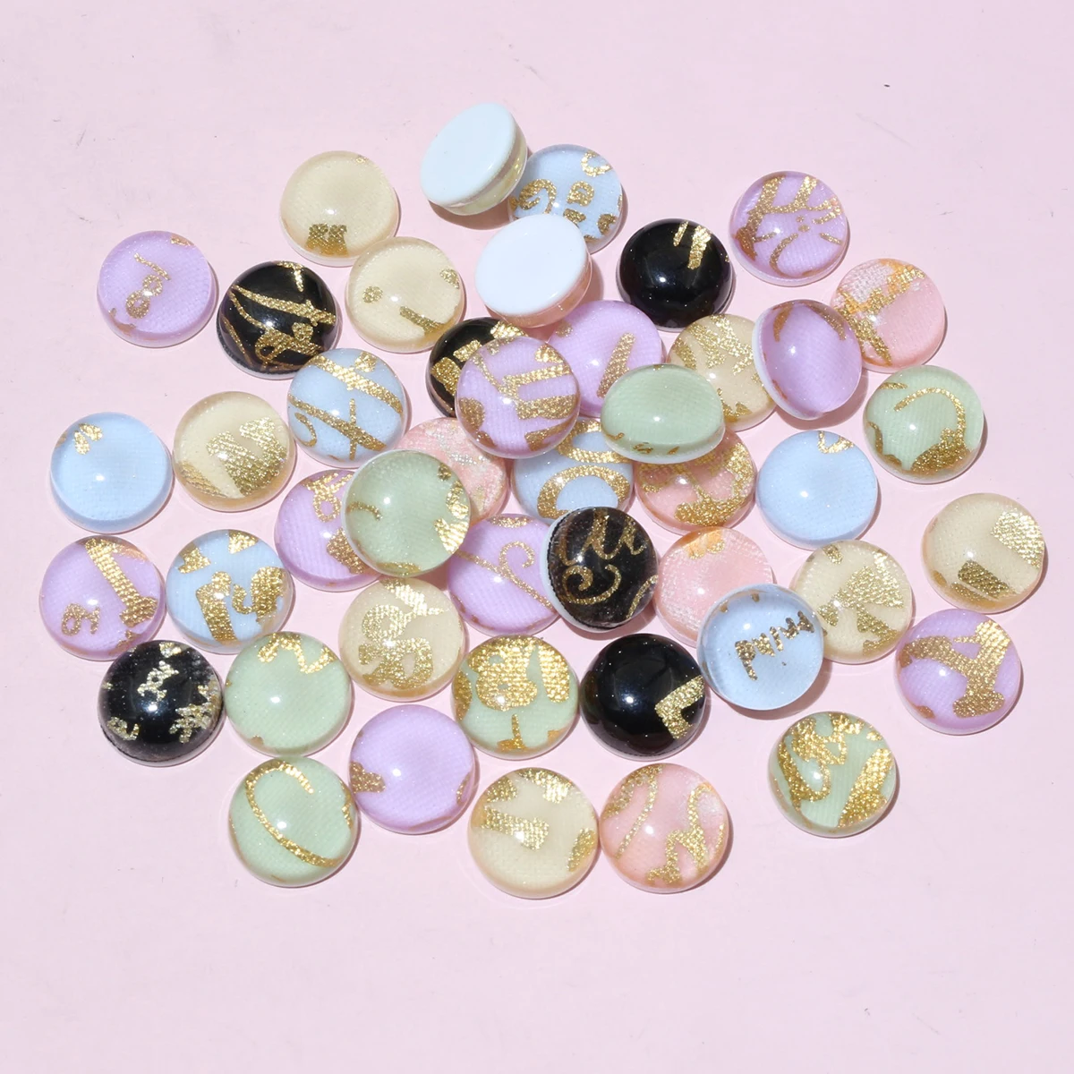 2025 neue Stil 50 stücke 10mm Mix Harz Cabochons Cameo Flache Rückseite Runde DIY Schmuck Machen Zubehör 2025 Neue stil