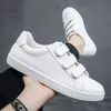 Weiße Herren-Casual-Sneaker aus PU-Leder, Outdoor-Skateboard-Schuhe, bequeme flache männliche Schuhe, modische Herrenschuhe, Frühling 2025, Neu