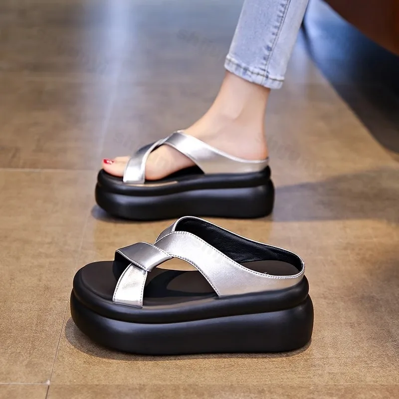 Frauen Strand Sandalen 2025, Neue Dicke Unterseite Weiche Sohle Kleid Modische Sommer Plattform Outdoor Hausschuhe Alias De Mujer Image