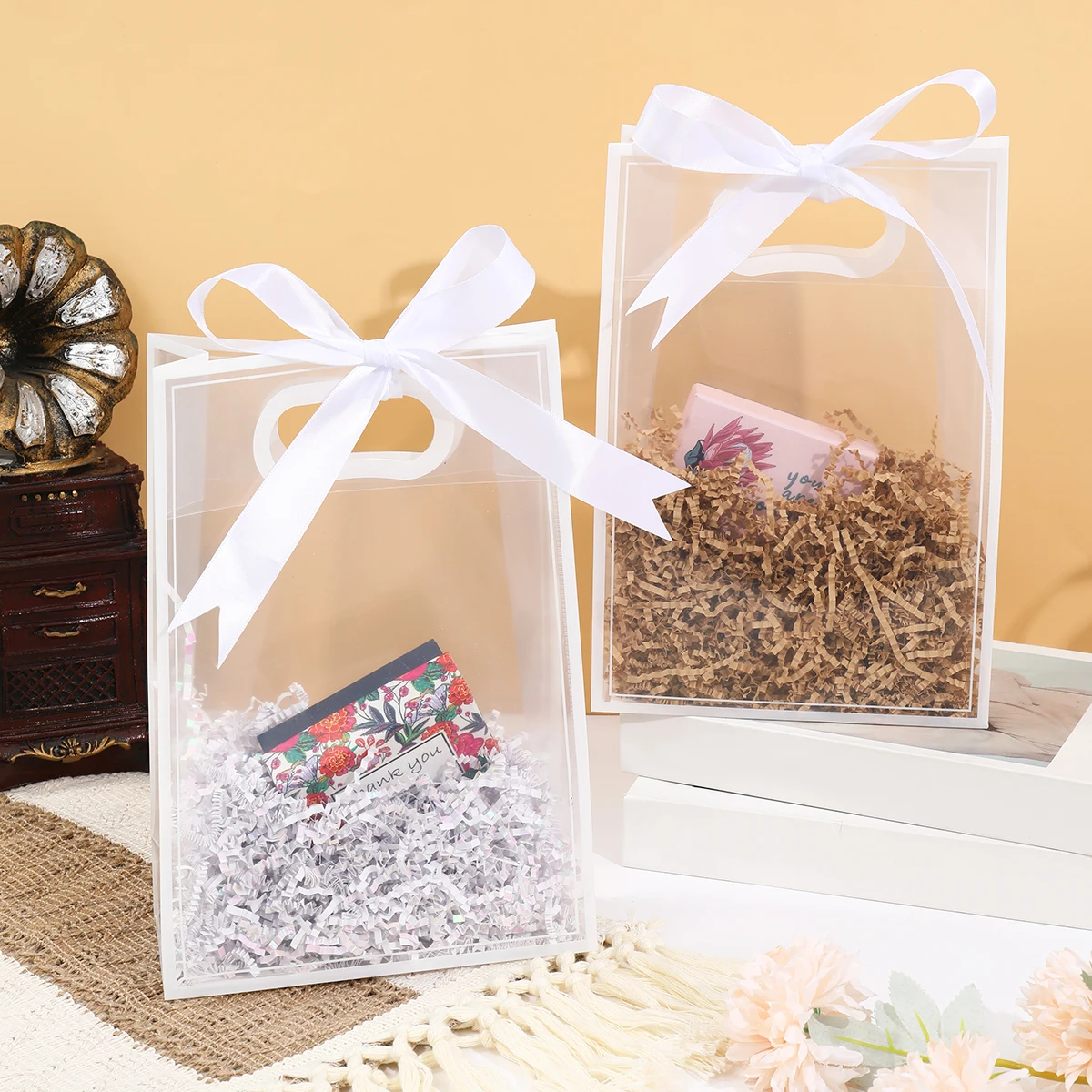 10 Stück durchsichtige Geschenktüten aus Kunststoff mit gestanzten Griffen, wiederverwendbare PP-Blumentaschen mit Band für Hochzeit, Braut, Geburtstag, Party, Geschäft Image