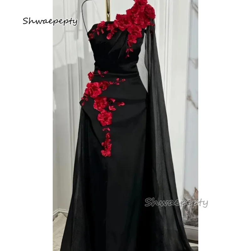 Elegantes One-Shoulder-Abschlussballkleid mit roten Blumenapplikationen, arabisches schwarzes Satin-Partykleid für besondere Anlässe für Frauen, individuell gestaltet Image