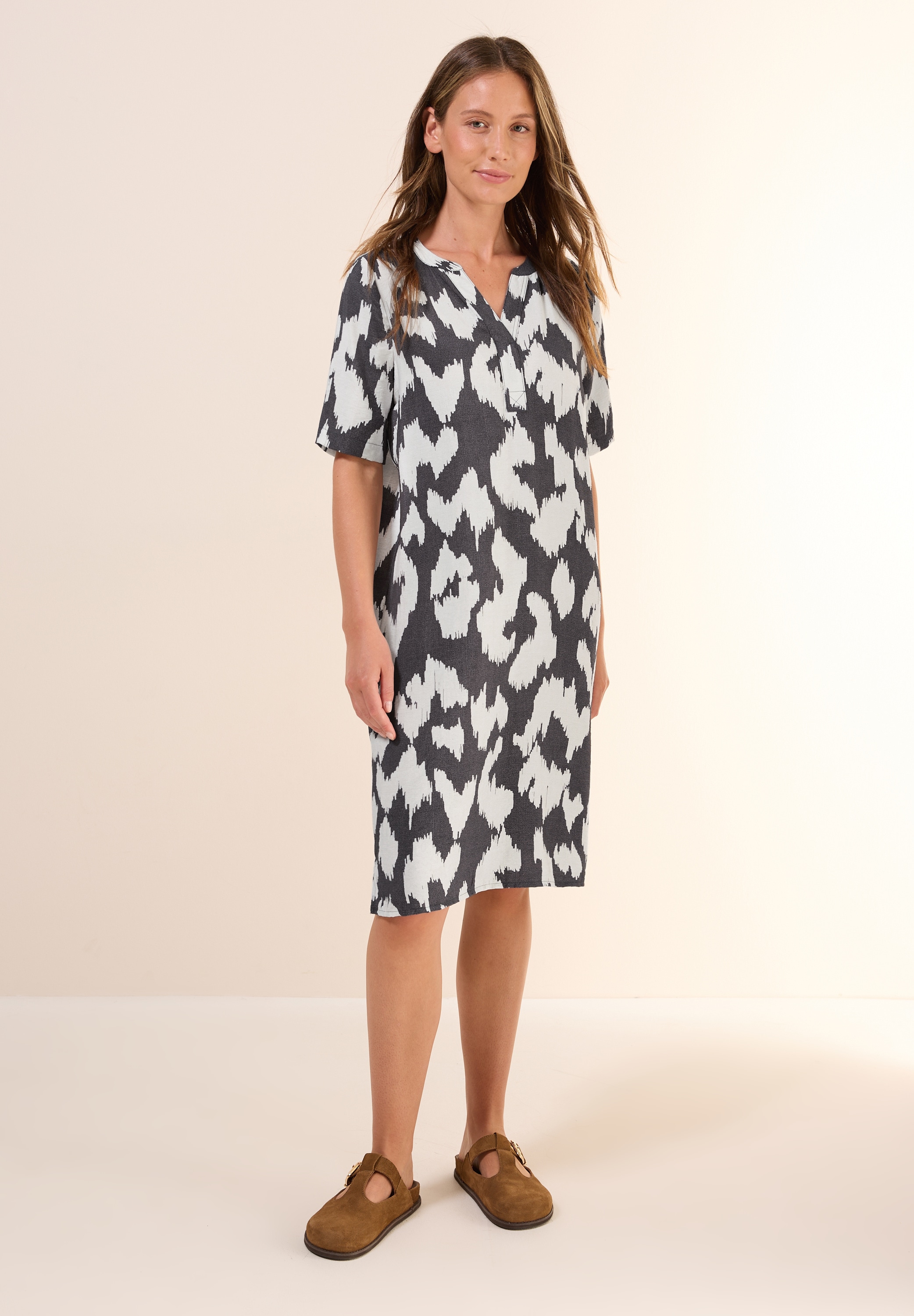 Sommerkleid CECIL, Damen, Gr. S (38), US-Größen, grau (volcanic grau), Stoff, 88% Viskose, 12% Nylon, bedruckt, normal kniefrei, V-Ausschnitt, normaler Saum, Kleider Sommerkleid, knielang