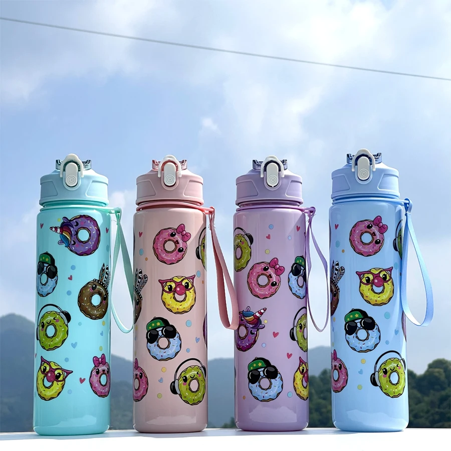 790 ml großer Wasserkocher aus PC-Material mit großem Fassungsvermögen, auslaufsicherer Wasserkocher mit Klappdeckel und Griff Image