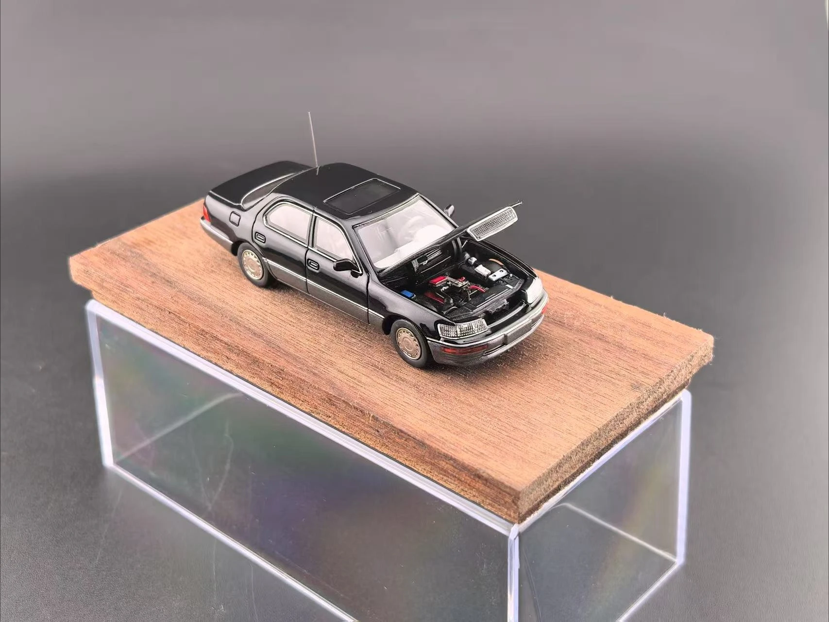 **Vorbestellung**Feine Werke64 1:64 LS400 XF10 (UCF10) Schwarz-Grau-Druckguss-Modellauto Image