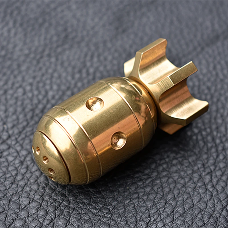 Neue Messing Rotierenden Torpedo Ornament Finger Spielzeug Gyro Spinner Schreibtisch Dekoration Geschenk Image