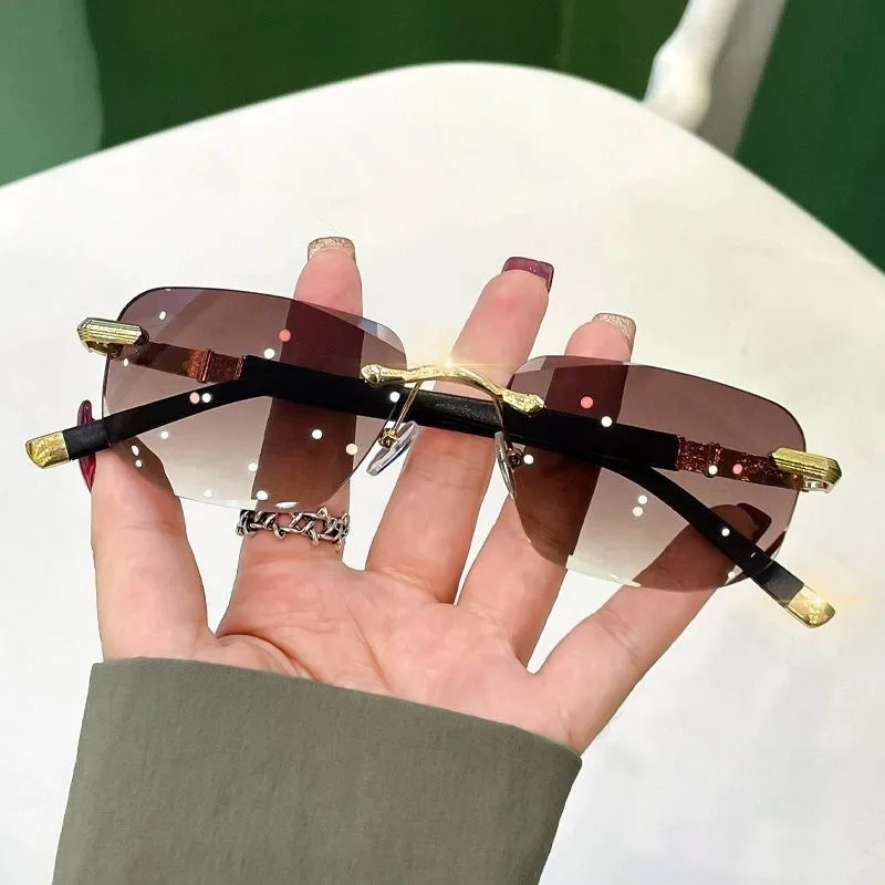 Rahmenlose Lesebrille für Männer und Frauen, vermeidet Licht, nährt die Augen, Schnitzerei, Technologie, Presbyopie-Brille, hohe Qualität Image