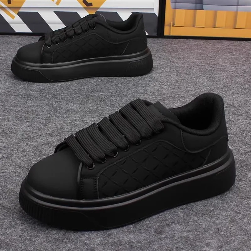 2025, neue Herrenschuhe, Frühling und Herbst, flache Sohlen, lässige Lederschuhe, Sportschuhe, schwarze und weiße Herren-Schuhe mit dicken Sohlen, atmungsaktiv