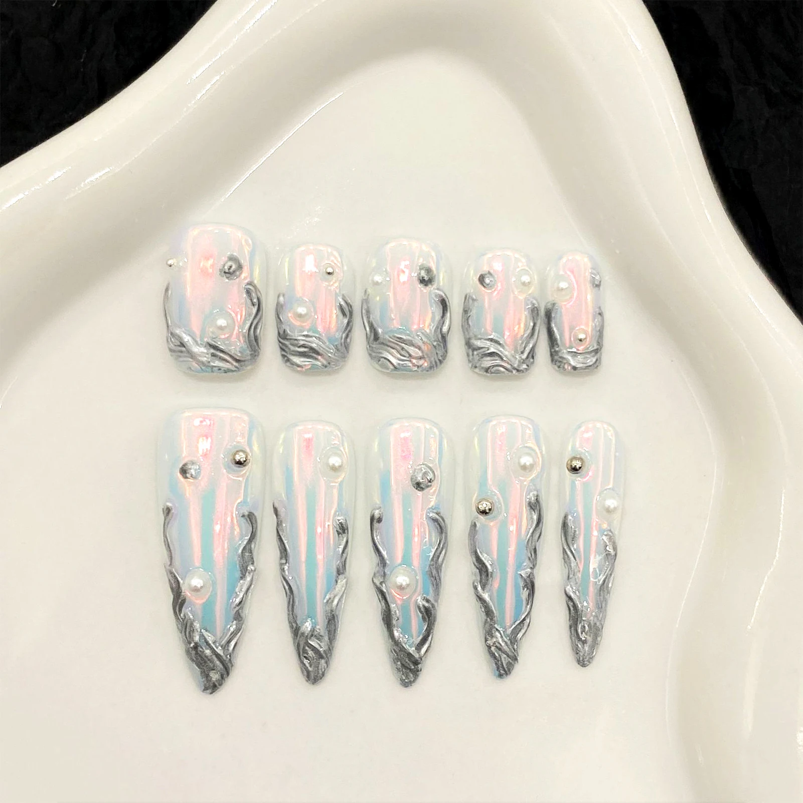 10 Stück handgemachte Press On Nails Aurora Short T & Long Stiletto Shape Fake Nail Set Silber Metall Designs Spicy Girl Falscher Nagel Image