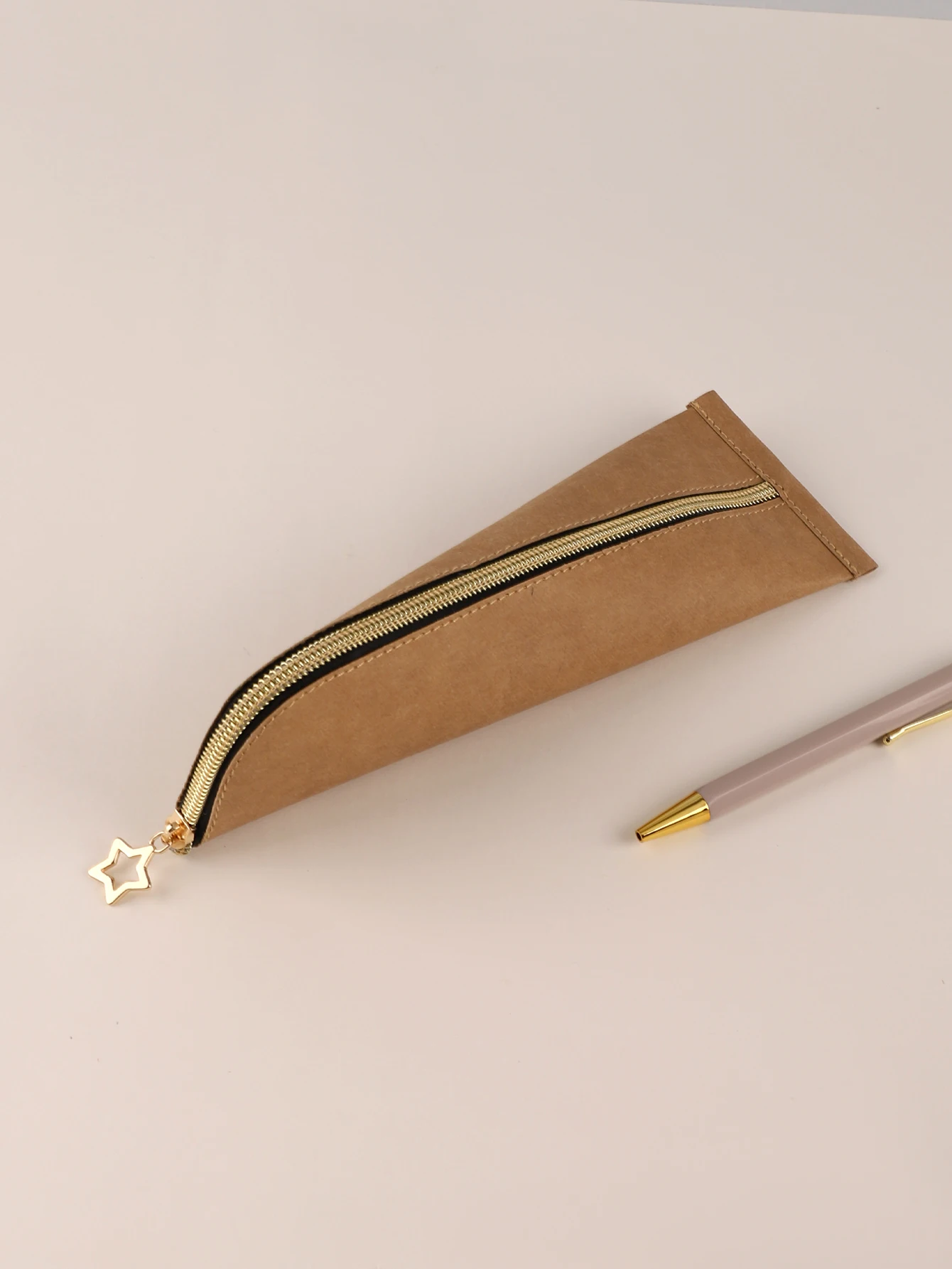 Dreieckiges Federmäppchen, kreative Form, Schreibwaren-Organizer, Back to School Essentials Trousse, Neuheitsgeschenke, Unisex-Federmäppchen Image