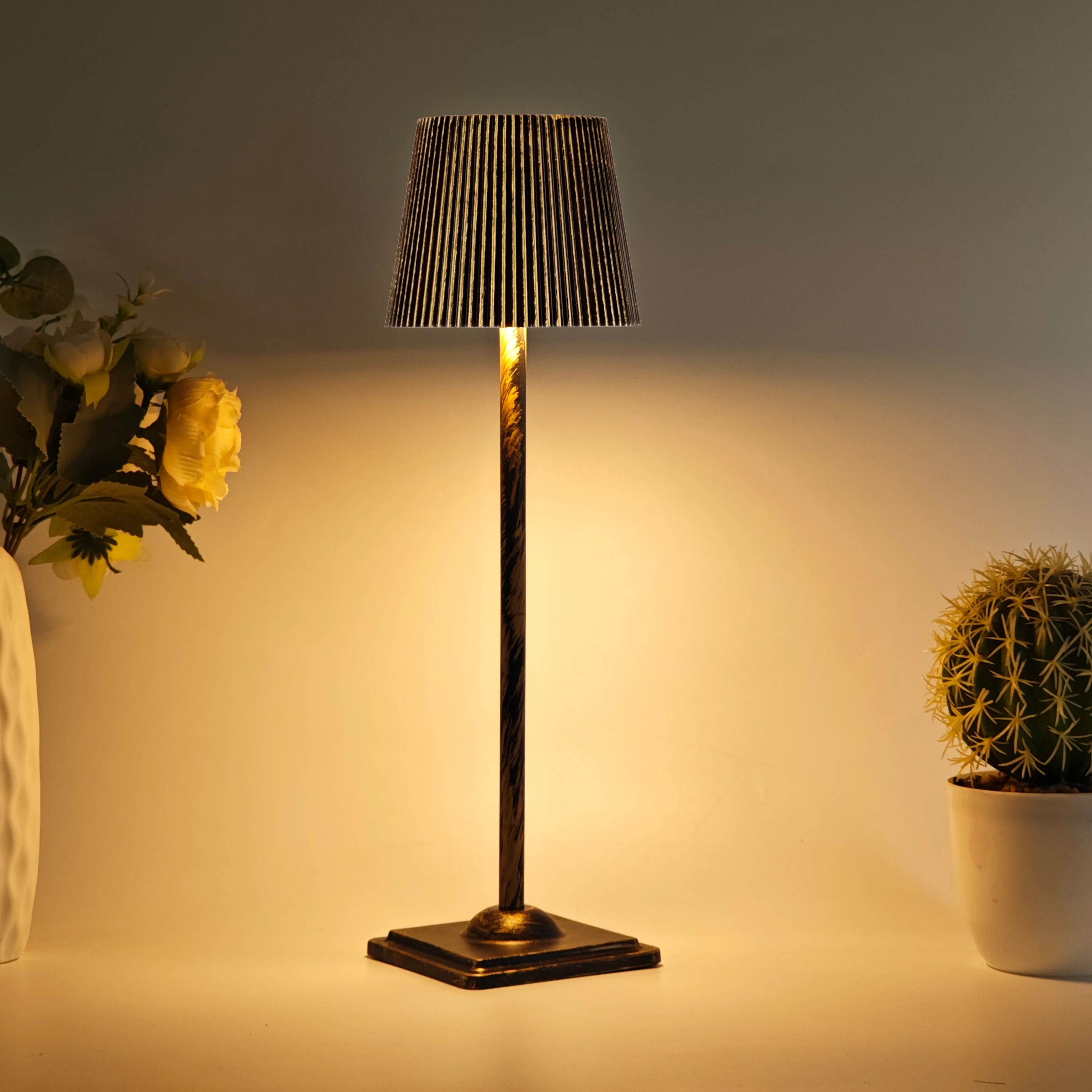 Wiederaufladbare LED-Schreibtischlampe, Touch-Schalter, Tischleuchten, 3 Farben, dimmbar, für Schlafzimmer, Wohnzimmer, Bar, Abendessen, Dekoration, Beleuchtung