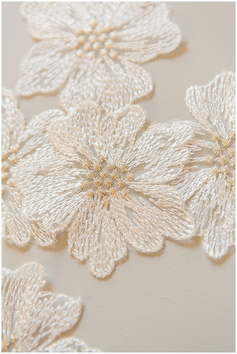 A17-101 //20 pezzi. Toppa con fiore in pizzo, fiore 3D da cucire, applicazione in pizzo con fiore 3D, fiore in pizzo 3D, applicazione in pizzo per abi
