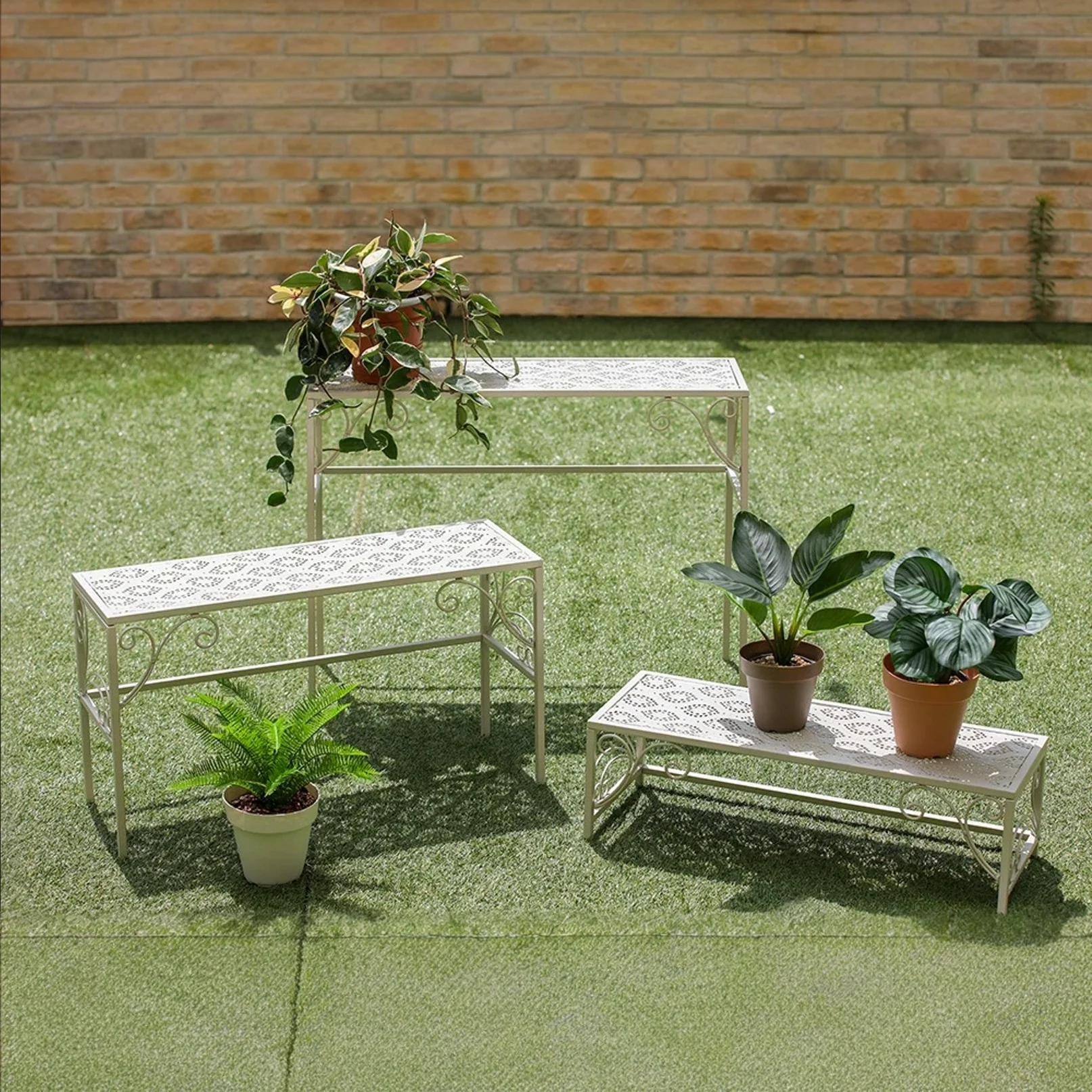 3-stöckiger Blumenständer aus Metall, Pflanzenständer für den Innen- und Außenbereich für Garten und Balkon, praktisches Regal für Topfpflanzen und Dekoration