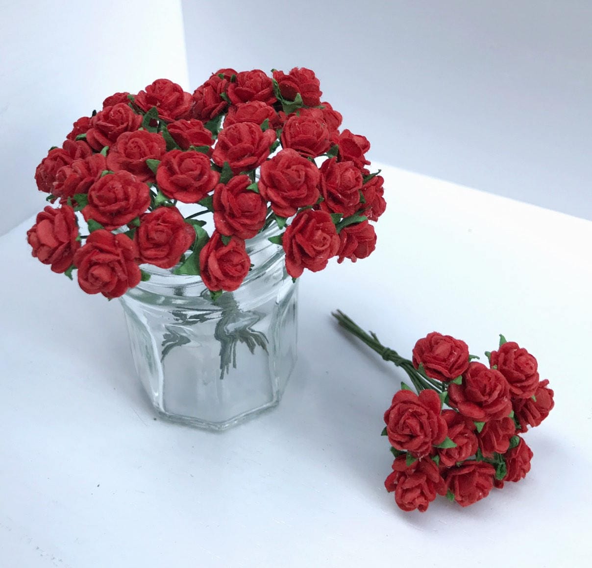 50 pezzi da 10 mm. Fiore di carta di gelso in miniatura, fiore di carta in miniatura, fiore di rosa in miniatura, fiore di carta, rosa in miniatura, r