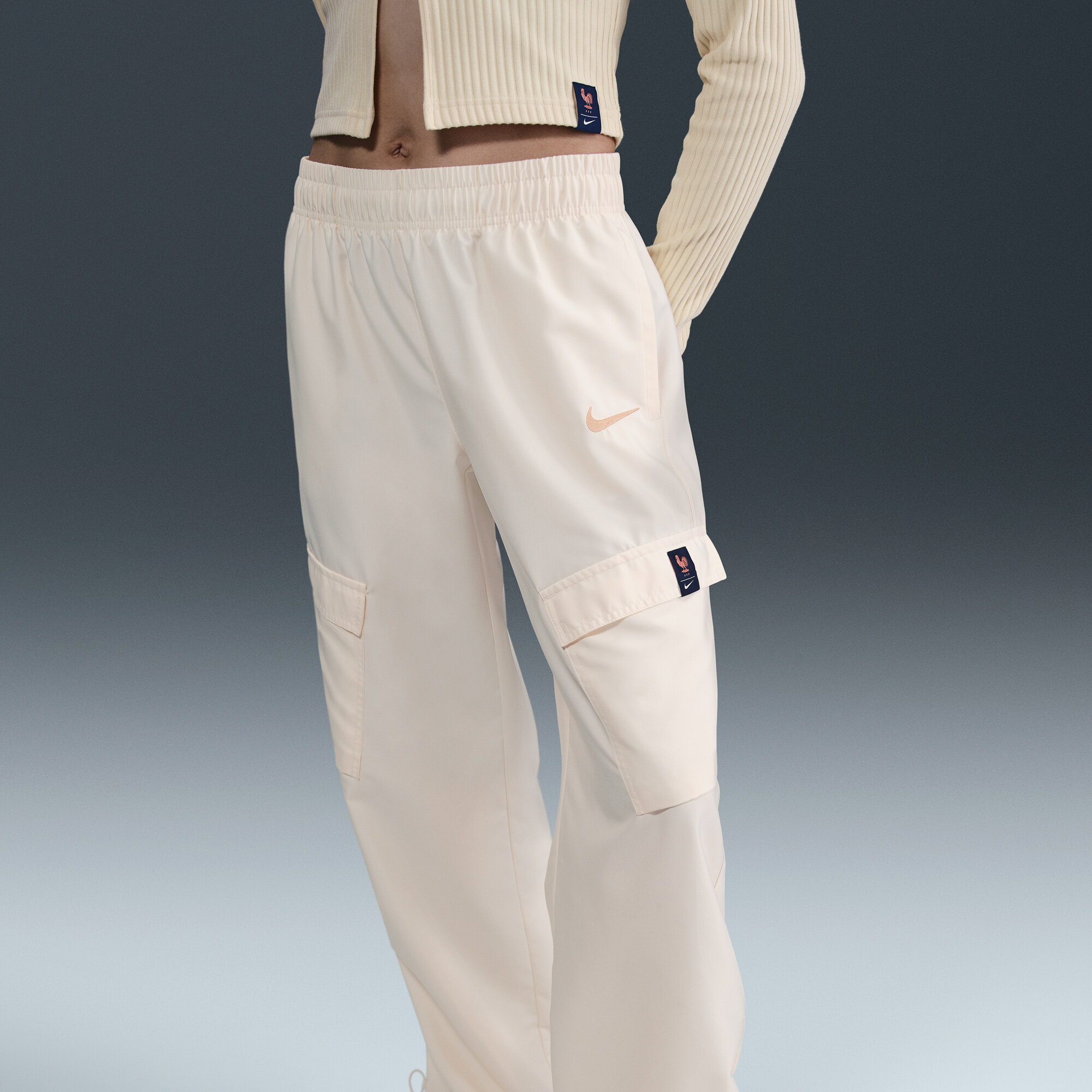 Frankreich Nike Cargohose – Elfenbein – Damen Image
