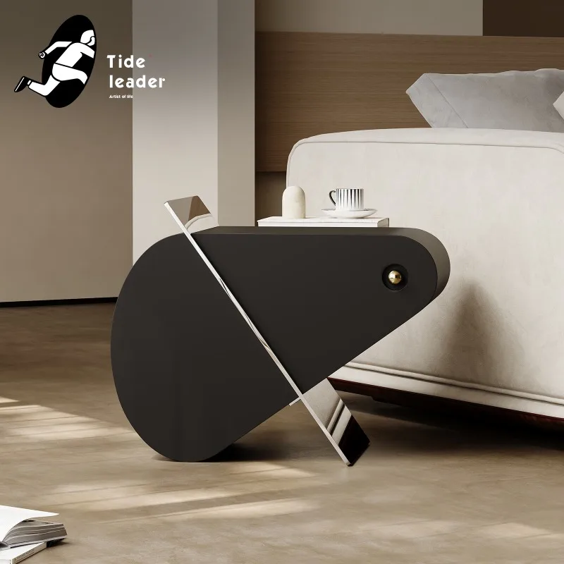 Moderner, minimalistischer Wohnzimmer-Beistelltisch in Schwarz, Designer-Kunst, kreativer Sofa-Beistelltisch, kleiner Couchtisch Image