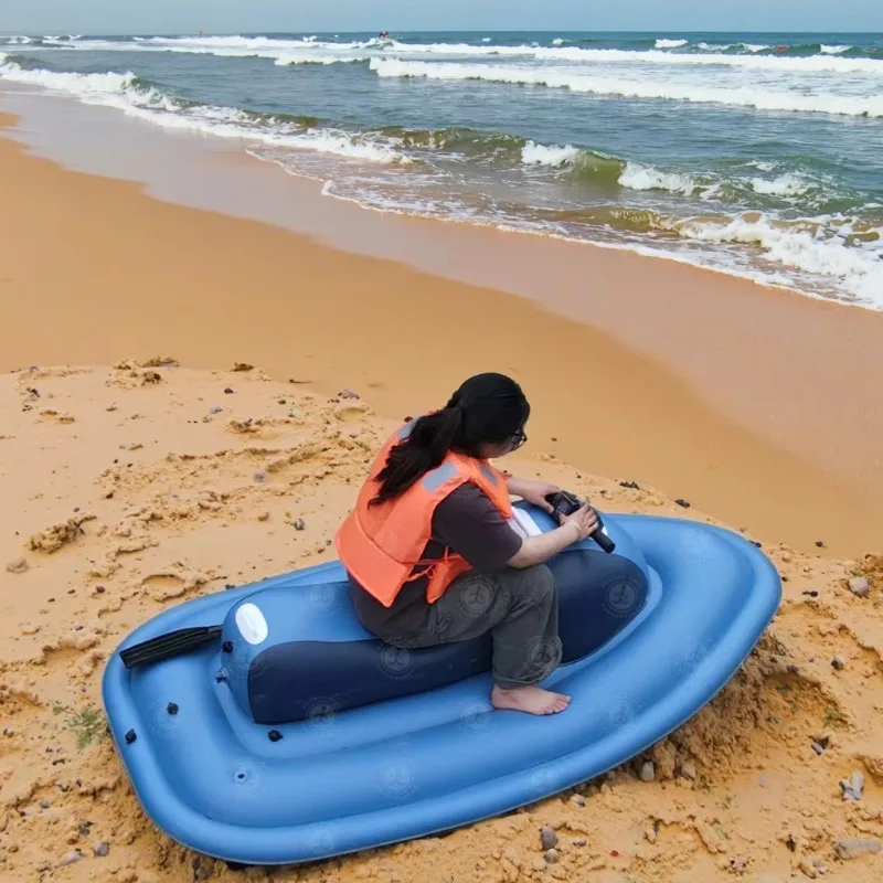 Fabrikneues wasserschwimmendes Motorboot im Großhandel mit elektrischem Unterwasserscooter zum Surfen im Meer Image
