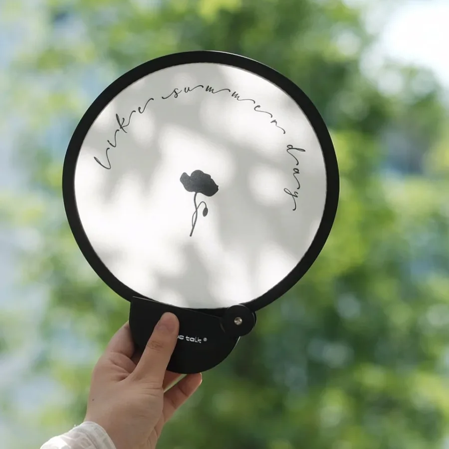 Tragbarer Hand-Faltventilator mit Aufbewahrungstasche, kompakt und tragbar, geeignet für Outdoor-Aktivitäten im Sommer Image