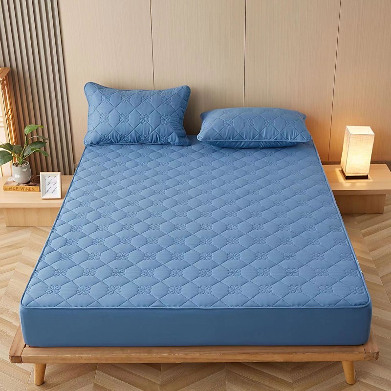 Queen Full King Protective Bed Cover Waterproof Mattress Protector Quilted Fitted Mattress Pad Bed Protector Mattress Cover with Elastic Band Thickened Urine-Proof