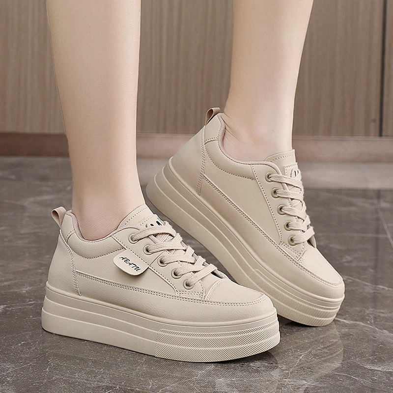 Zy6003 Damenschuhe Frühling 2025, neue dicke Sohle, innere Erhöhung, Freizeitschuhe, Damen-Echtleder, Plateausohle, vielseitige weiße Schuhe
