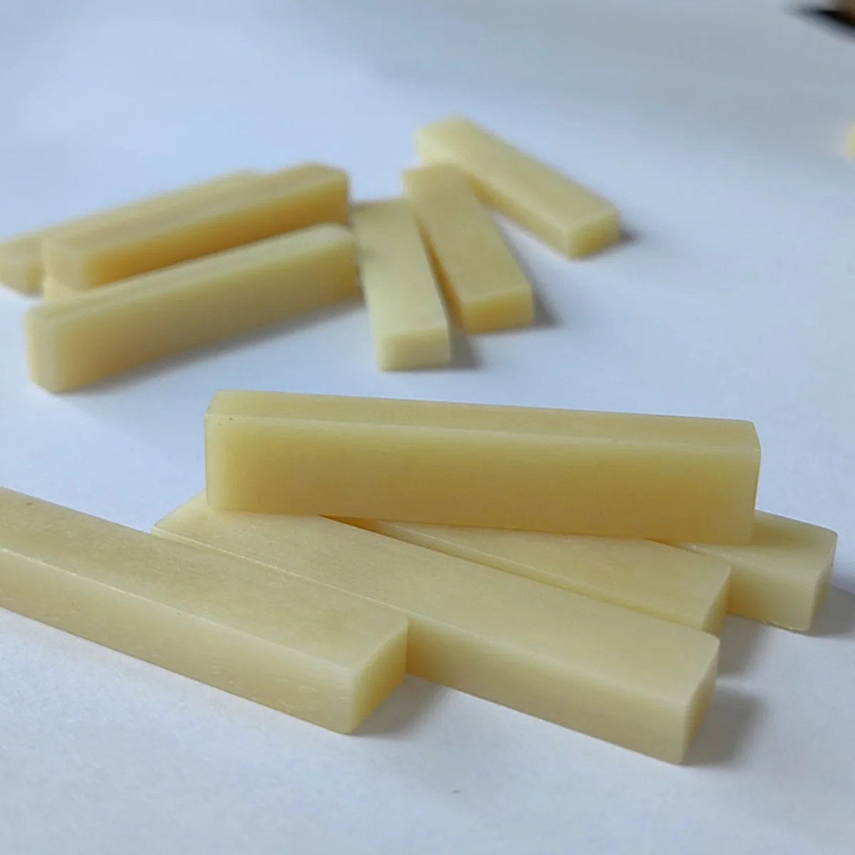 Miwayer 6-saitige 3/5/10 Stück ungebleichte leere Knochenmutter für klassische Gitarre 52 x 6 x 10 mm Gitarrenbauer DIY Sattelsteg Image