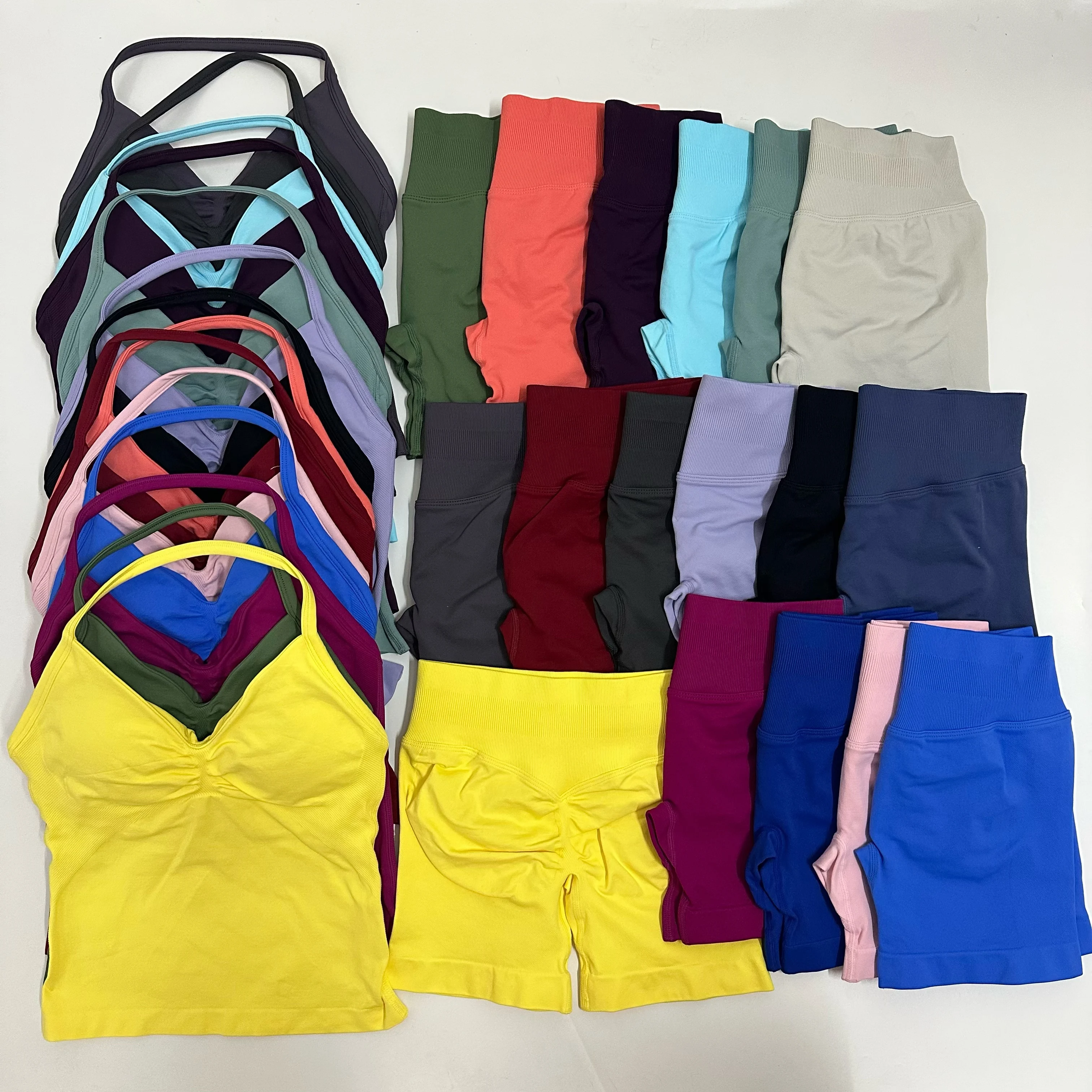 Ensemble de Yoga sans couture pour femmes, 2 pièces, débardeur rembourré, col licou, froissé, levage des fesses, short de sport, vêtements de sport d'été, vêtements d'entraînement