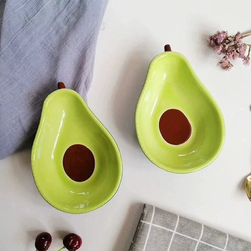 Piatto in ceramica creativo a forma di avocado Piatto per insalata di frutta per la casa Ciotola da dessert Stoviglie per cartoni animati Gnocco Salsa per immersione Piatto per condimenti