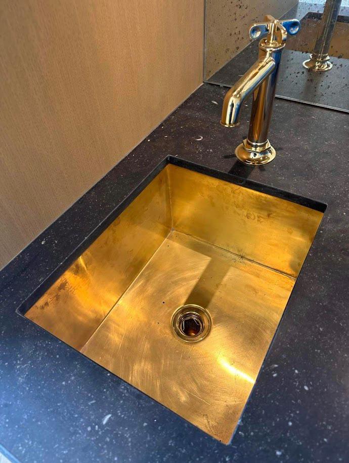 Évier en laiton fait main, fait main, travail personnel, métal, laiton, design, évier soudé, évier en métal,