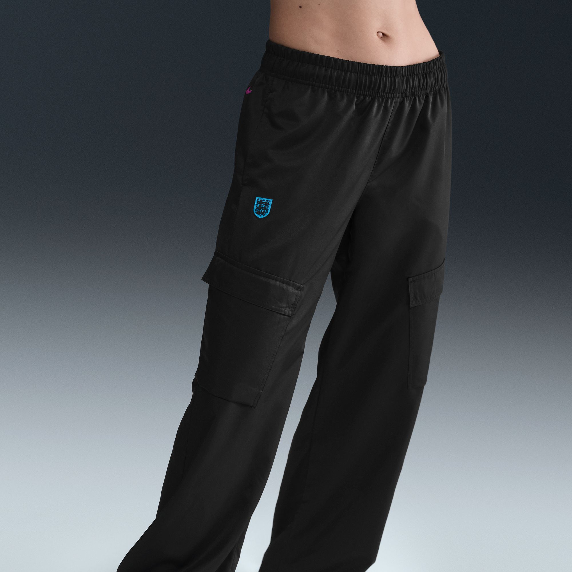 England Lionesses Nike Trend Cargo Hose 2025 - Schwarz - Damen Image