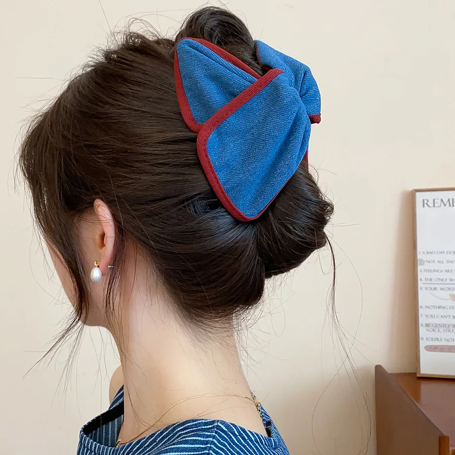 Neue blaue Denim Dreieck Haar Krallen Krabben Klammern für Frauen Mode Original Stoff Acryl Shark Clip Patchwork Haar Zubehör Image