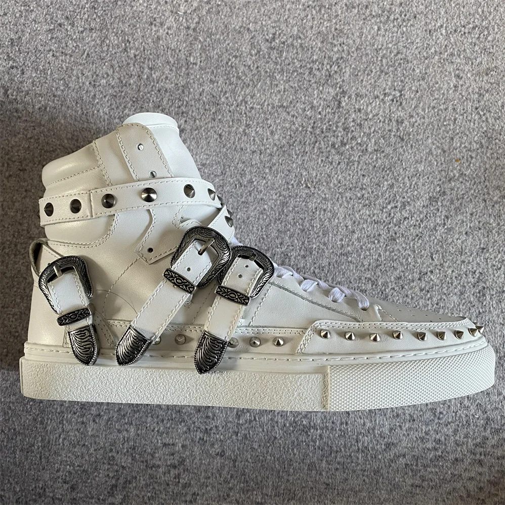 Handgefertigte Nieten-Punk-Trainer-Sneakers, flache, personalisierte Stiefel