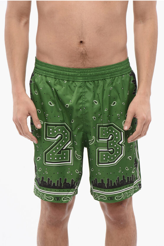 Badeshorts mit Bandana-Print in Grün Image