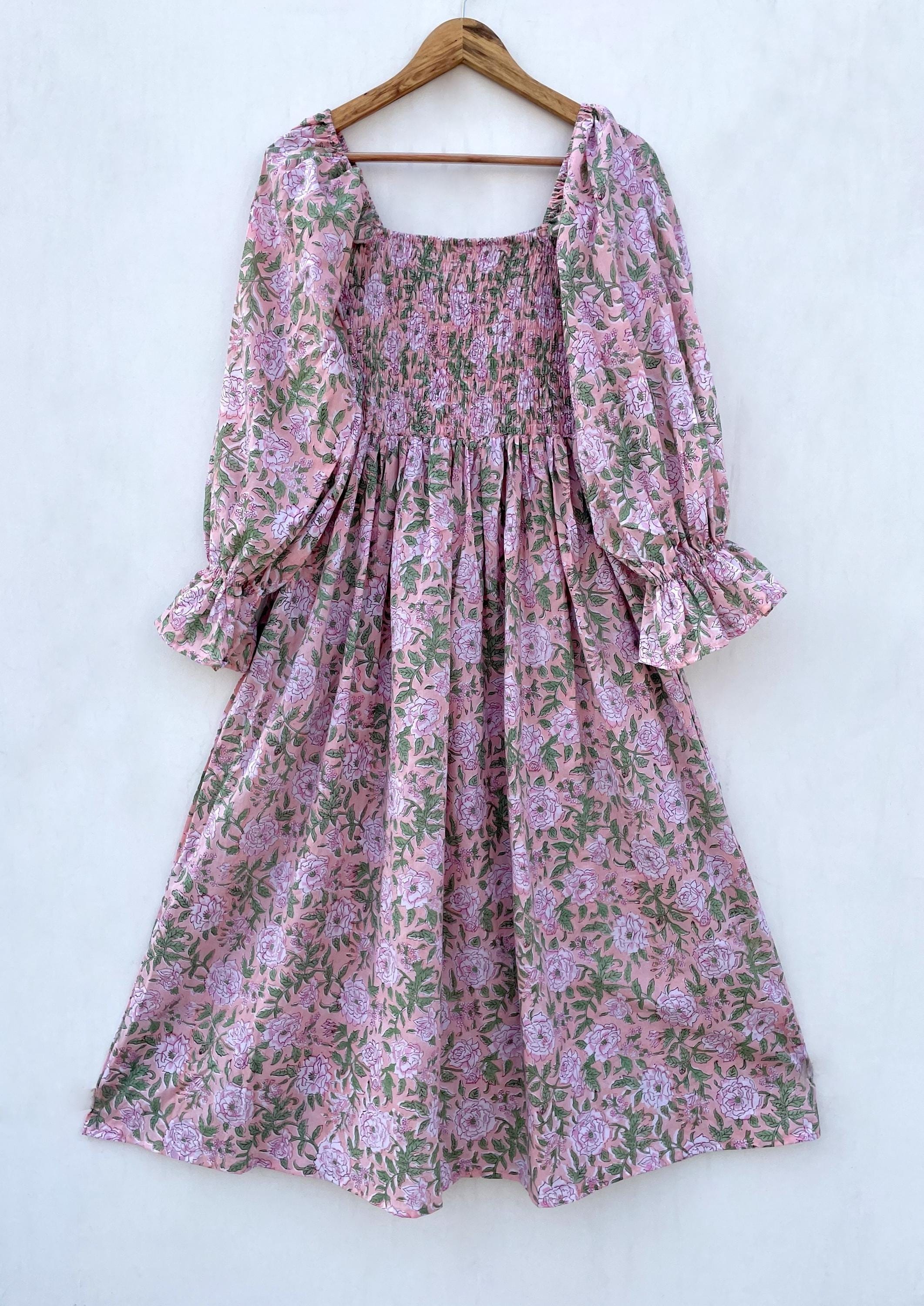 Abito lungo in cotone stampato a mano indiano / abito lungo con scollo quadrato e smock / le donne indossano un abito lungo stampato a maniche lunghe