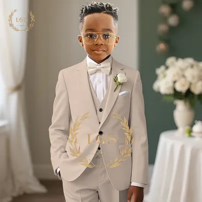 Beigefarbener Hochzeitsanzug für Jungen, 3-teiliges Set – maßgeschneidertes elegantes Image