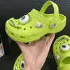 Neue Cartoon Mike Sommer Anti-Slip Outdoor Casual Strand Schuhe Monster Große Augen Loch Hausschuhe Bequeme Atmungsaktive Sandalen Geschenke