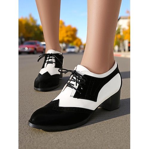 zweifarbige grün-weiße Oxford-Pumps für Damen mit Brogue-Details – Vintage-Schnürschuhe im 50er-Jahre-Stil für den Alltag, Frühlingsoutfits und Retro-Looks Image