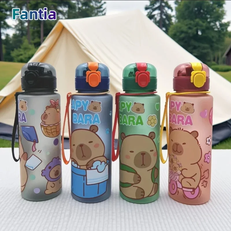 750 ml Nette Cartoon Capybara Wasser Flasche Auslaufsicher Kunststoff Stroh Tasse Tragbare Outdoor Reise Große Kapazität Sport Wasser Flasche Image