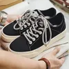 Maden Lässige Canvas-Schuhe mit dicken Sohlen, schwarze Low-Top-Schuhe zur Erhöhung der Körpergröße,