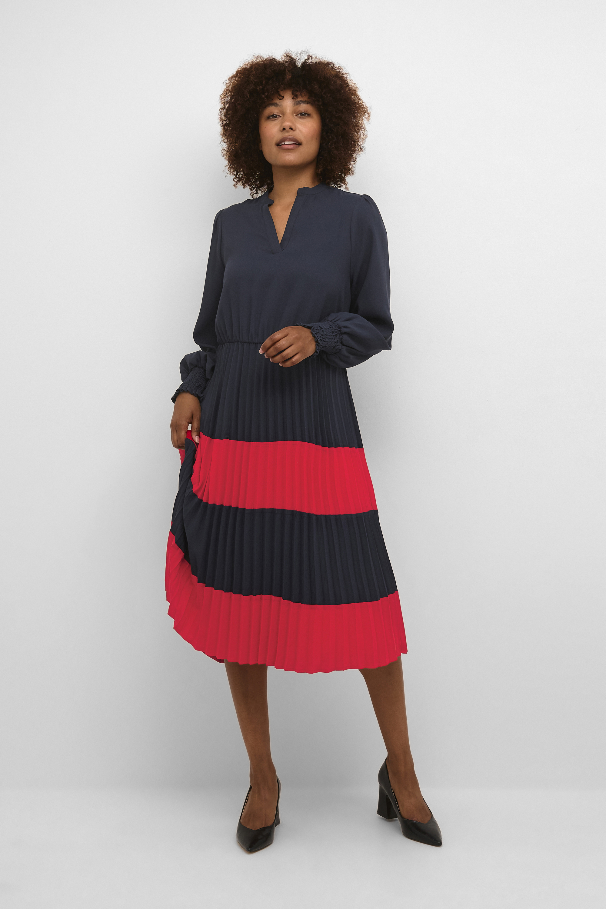 Kleid Feminine blue red Image